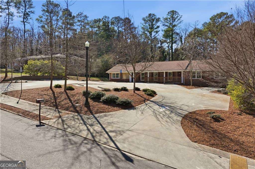4 bedroom, 2 bathroom, 2,200 sq ft single family residence for sale at 2239 Scenic Drive, Snellville, GA 30078 — photo 6
