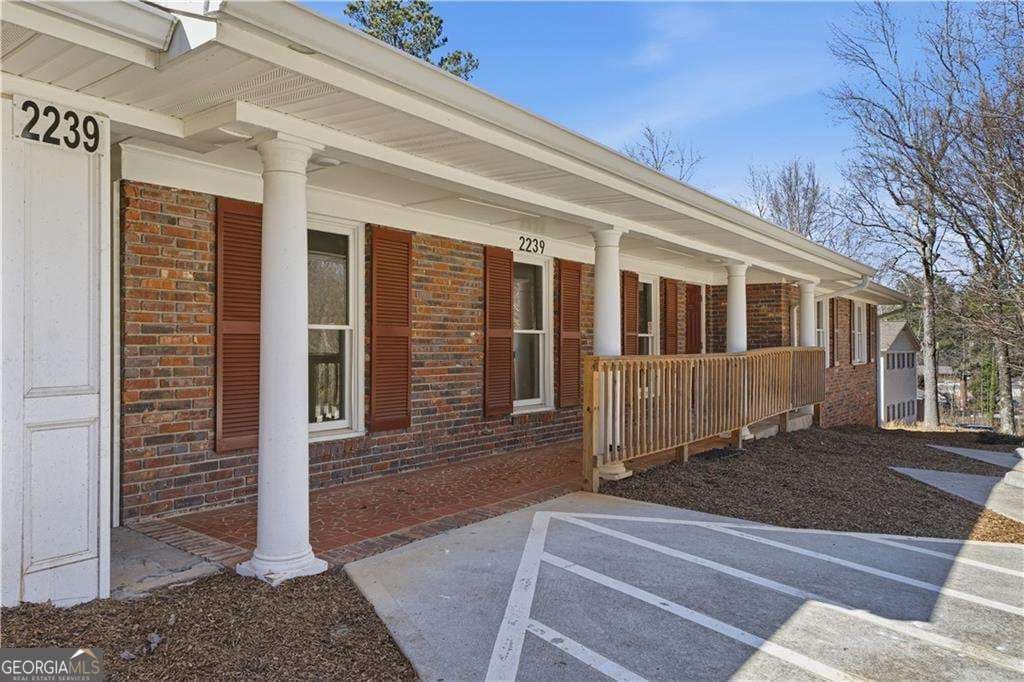 4 bedroom, 2 bathroom, 2,200 sq ft single family residence for sale at 2239 Scenic Drive, Snellville, GA 30078 — photo 5