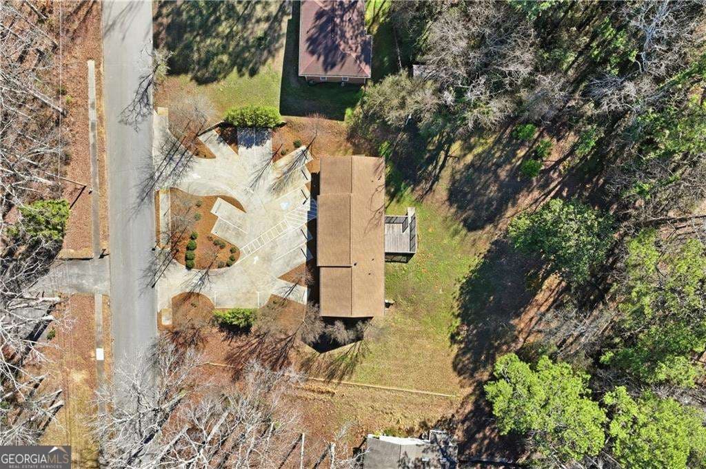 4 bedroom, 2 bathroom, 2,200 sq ft single family residence for sale at 2239 Scenic Drive, Snellville, GA 30078 — photo 10