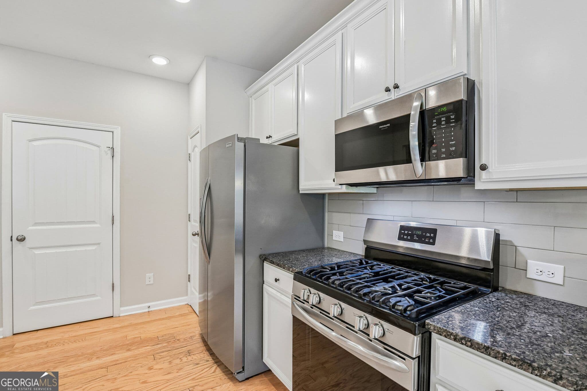 3 bedroom, 2.5 bathroom, 2,020 sq ft townhouse for rent at 1208 Foxcroft Lane, Cumming, GA 30041 for $2,100 a month — photo 9