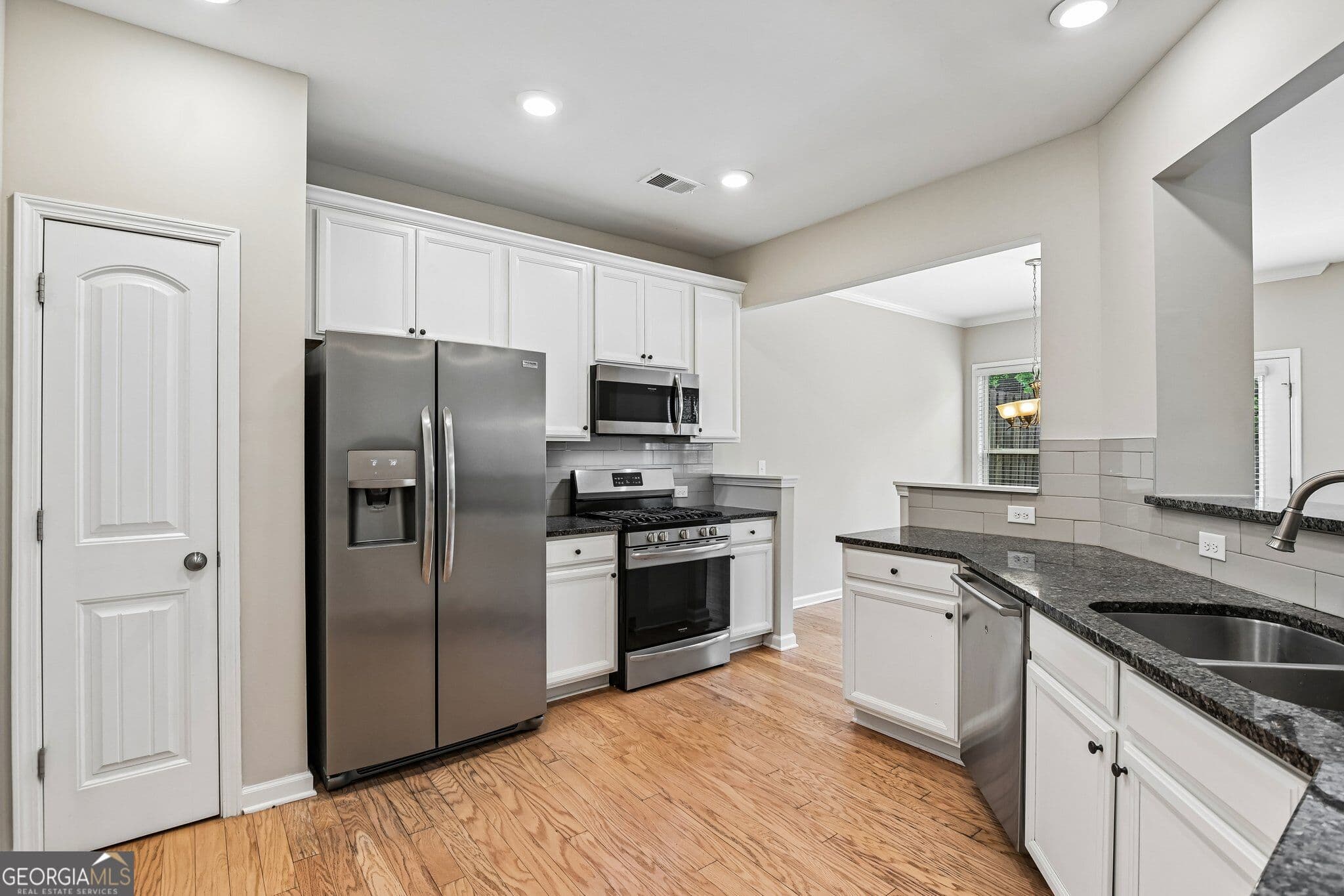 3 bedroom, 2.5 bathroom, 2,020 sq ft townhouse for rent at 1208 Foxcroft Lane, Cumming, GA 30041 for $2,100 a month — photo 8