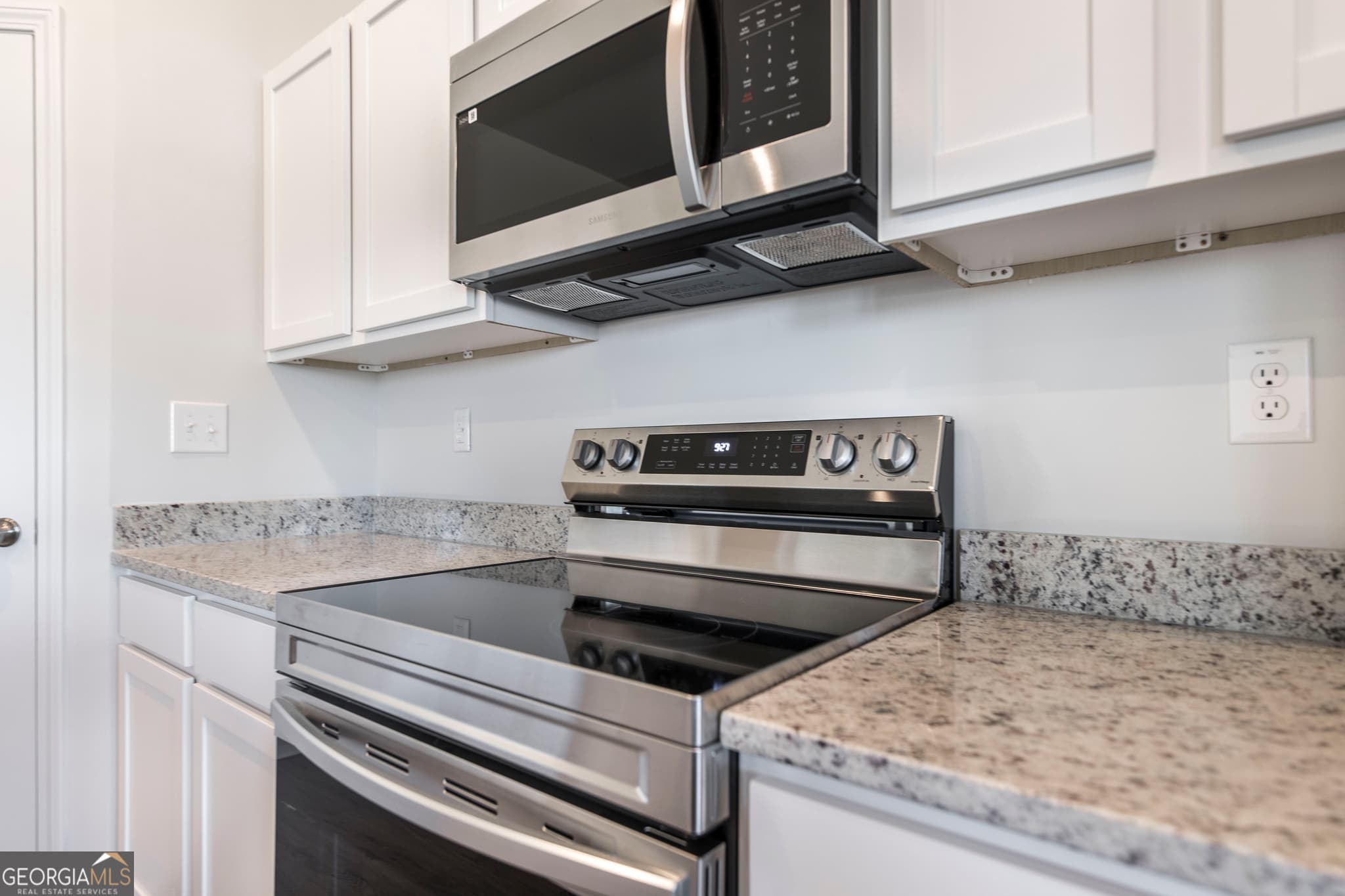 3 bedroom, 2 bathroom, 1,549 sq ft single family residence for sale at 403 Georgian Walk, Byron, GA 31008 — photo 9