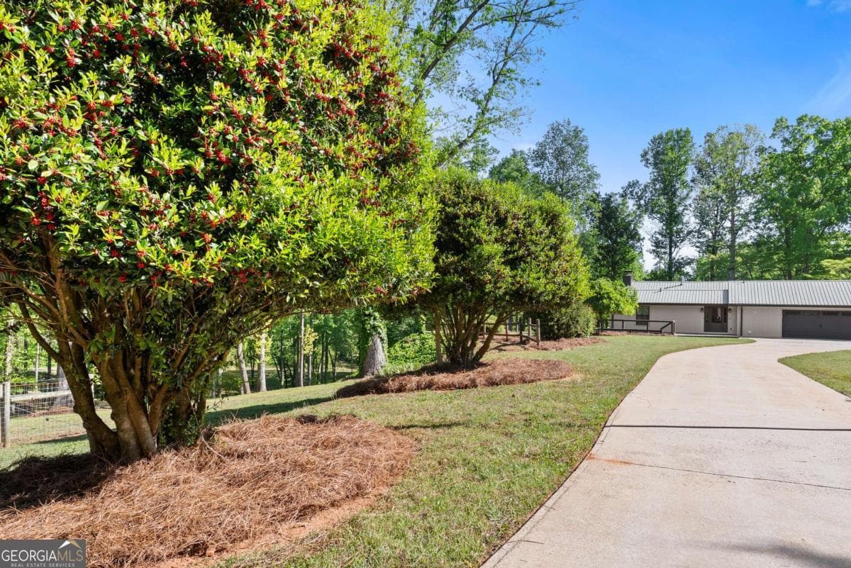 4 bedroom, 3 bathroom, 1,464 sq ft single family residence for sale at 6632 Mountain Meadow Drive, Clermont, GA 30527 — photo 6