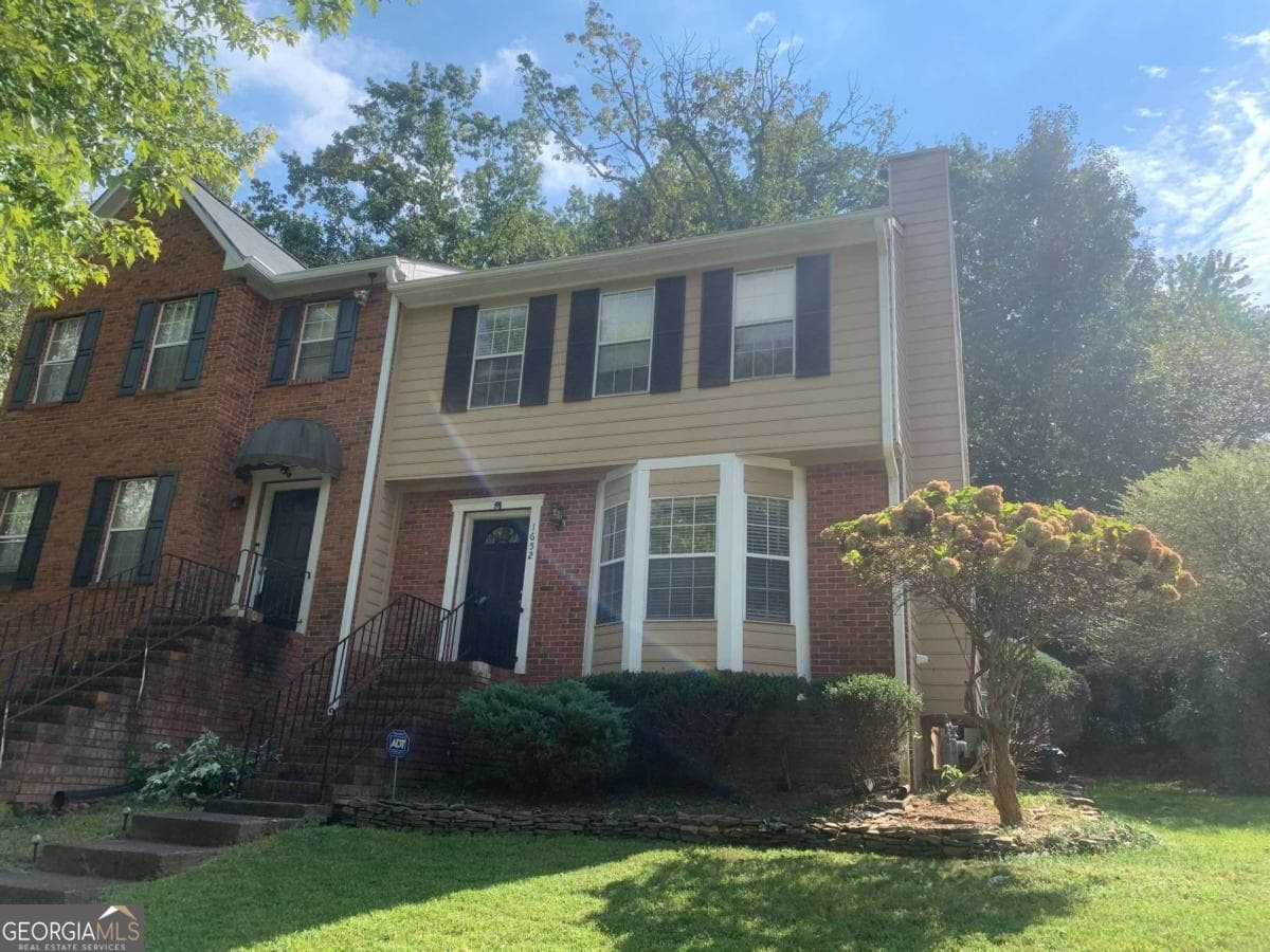 2 bedroom, 2.5 bathroom, 1,288 sq ft townhouse for rent at 1652 Grist Mill Drive, Marietta, GA 30062 for $1,875 a month — photo 1 of 1