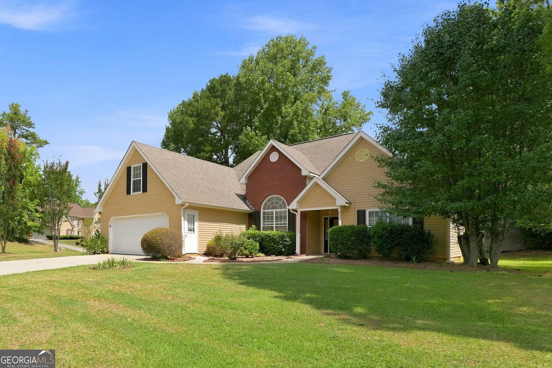 5 bedroom, 3 bathroom, 3,545 sq ft single family residence for sale at 4304 Talmadge Trace, Snellville, GA 30039 — photo 2