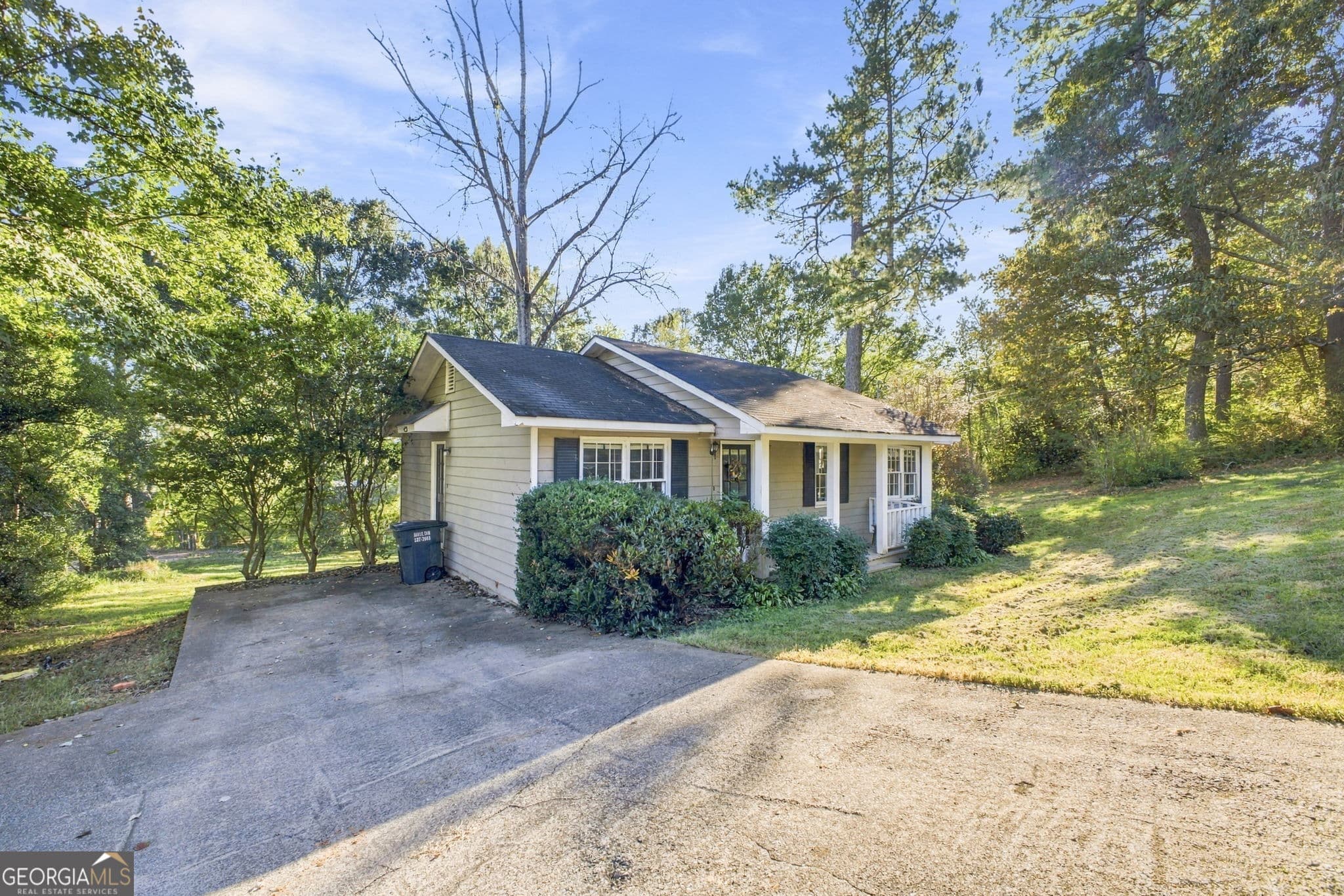 3 bedroom, 2 bathroom, 1,000 sq ft single family residence for sale at 206 Briarwood Drive, Calhoun, GA 30701 — photo 2