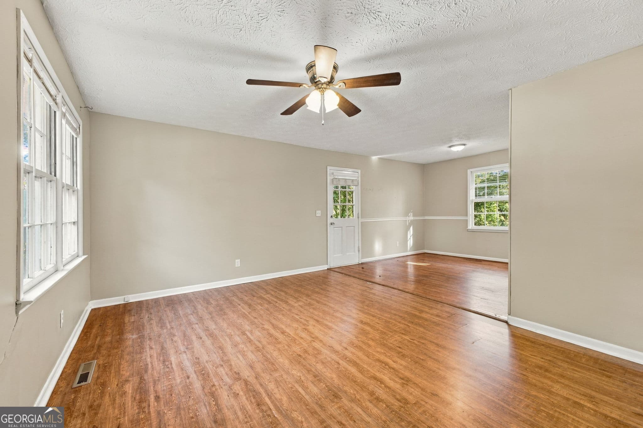 3 bedroom, 2 bathroom, 1,000 sq ft single family residence for sale at 206 Briarwood Drive, Calhoun, GA 30701 — photo 5