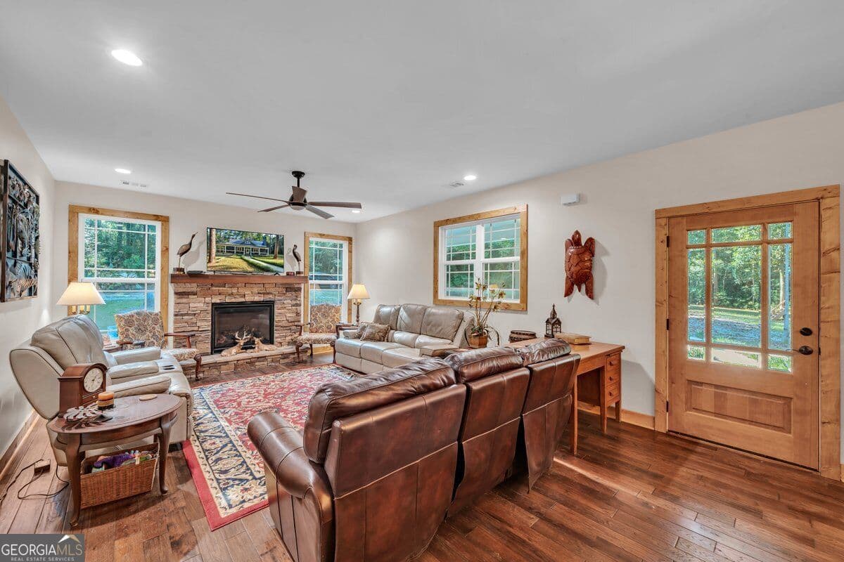 2 bedroom, 2 bathroom, 1,672 sq ft single family residence for sale at 303 E Woodward Street, Vienna, GA 31092 — photo 5