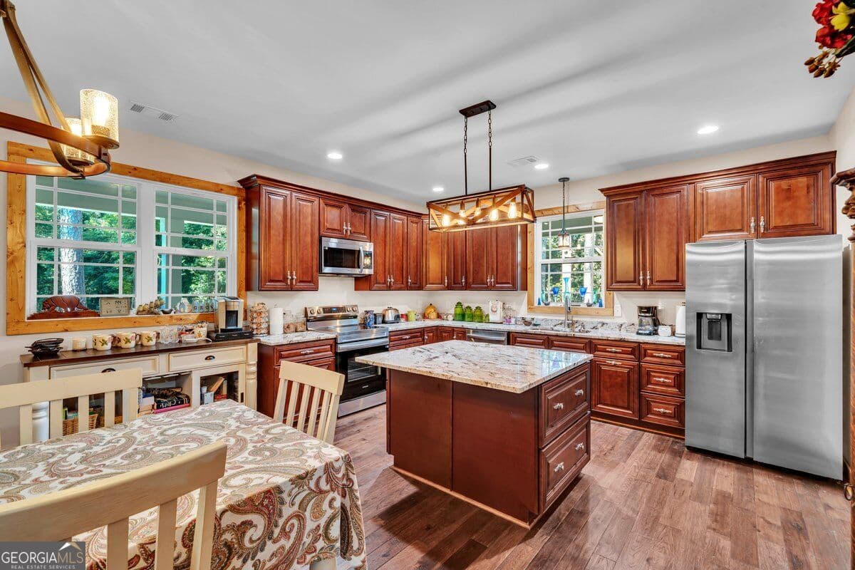 2 bedroom, 2 bathroom, 1,672 sq ft single family residence for sale at 303 E Woodward Street, Vienna, GA 31092 — photo 9