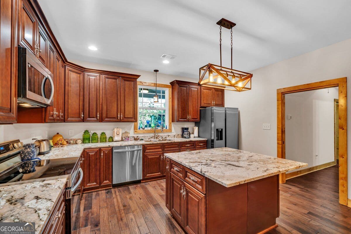 2 bedroom, 2 bathroom, 1,672 sq ft single family residence for sale at 303 E Woodward Street, Vienna, GA 31092 — photo 10