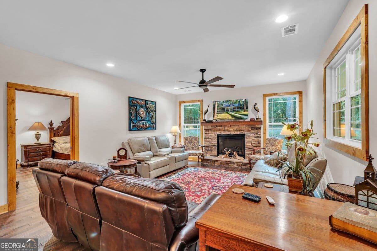 2 bedroom, 2 bathroom, 1,672 sq ft single family residence for sale at 303 E Woodward Street, Vienna, GA 31092 — photo 4