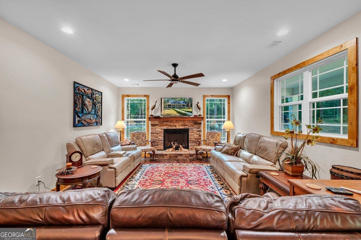 2 bedroom, 2 bathroom, 1,672 sq ft single family residence for sale at 303 E Woodward Street, Vienna, GA 31092 — photo 8