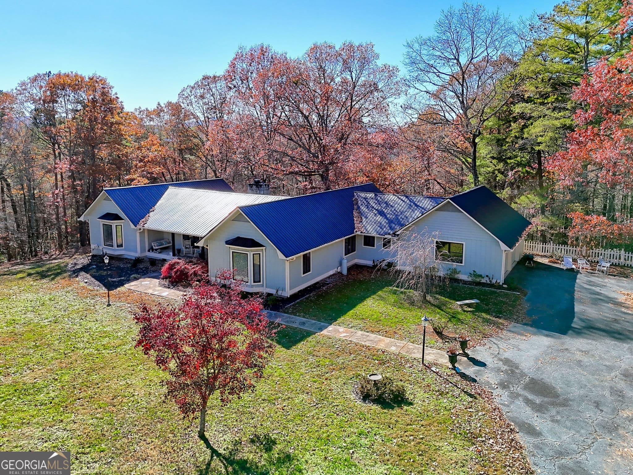 4 bedroom, 4.5 bathroom, 3,340 sq ft single family residence for sale at 428 Orchard View Lane, Lakemont, GA 30552 — photo 2