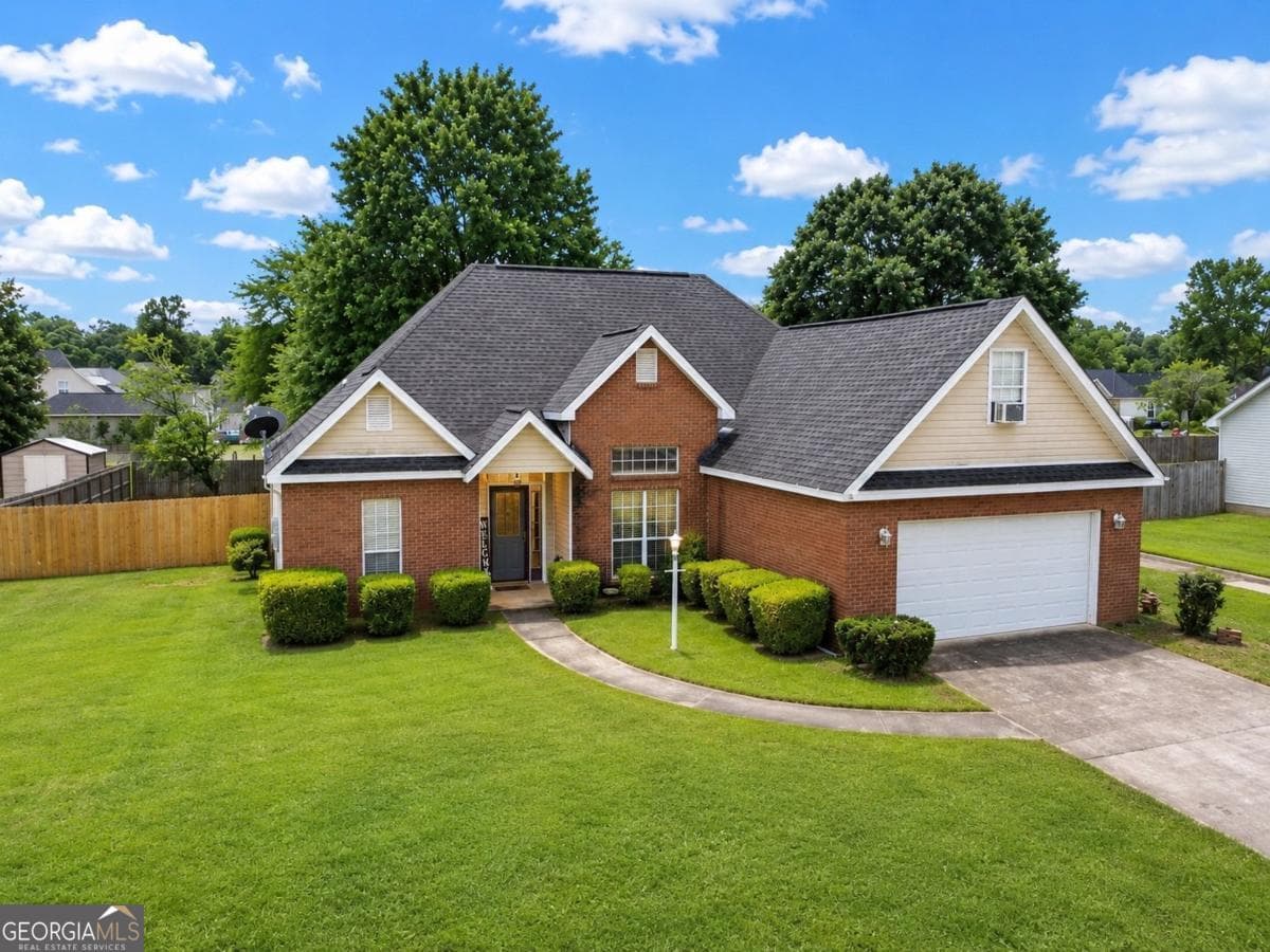 3 bedroom, 2 bathroom, 1,931 sq ft single family residence sold at 225 Autumn Woods Drive, Warner Robins, GA 31088
