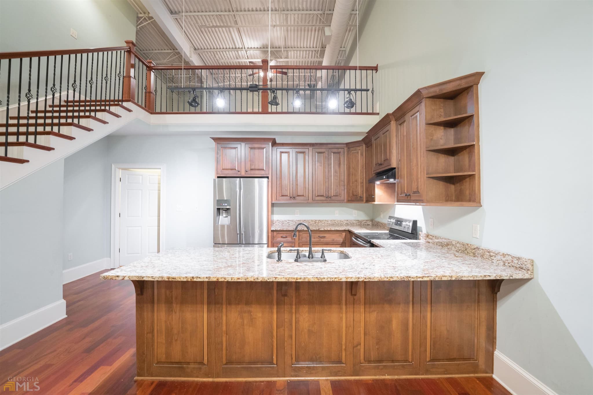 2 bedroom, 2.5 bathroom, 2,182 sq ft loft,single family residence for rent at 315 North Main Street #800, Madison, GA 30650 for $2,400 a month — photo 3