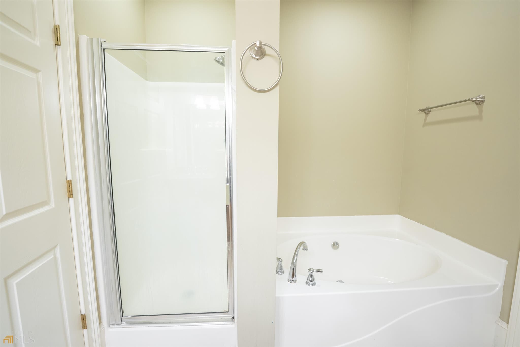 2 bedroom, 2.5 bathroom, 2,182 sq ft loft,single family residence for rent at 315 North Main Street #800, Madison, GA 30650 for $2,400 a month — photo 10