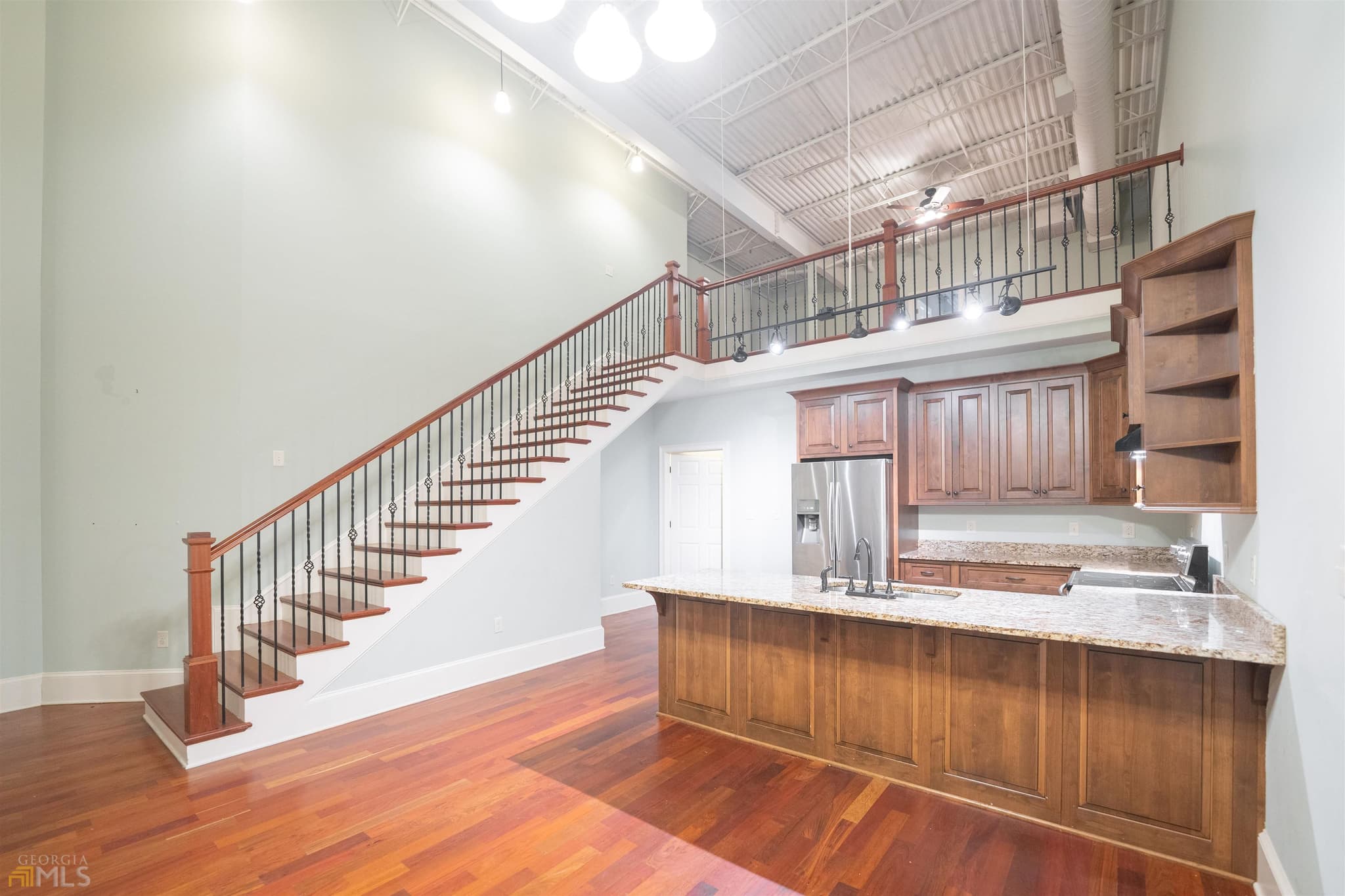 2 bedroom, 2.5 bathroom, 2,182 sq ft loft,single family residence for rent at 315 North Main Street #800, Madison, GA 30650 for $2,400 a month — photo 4