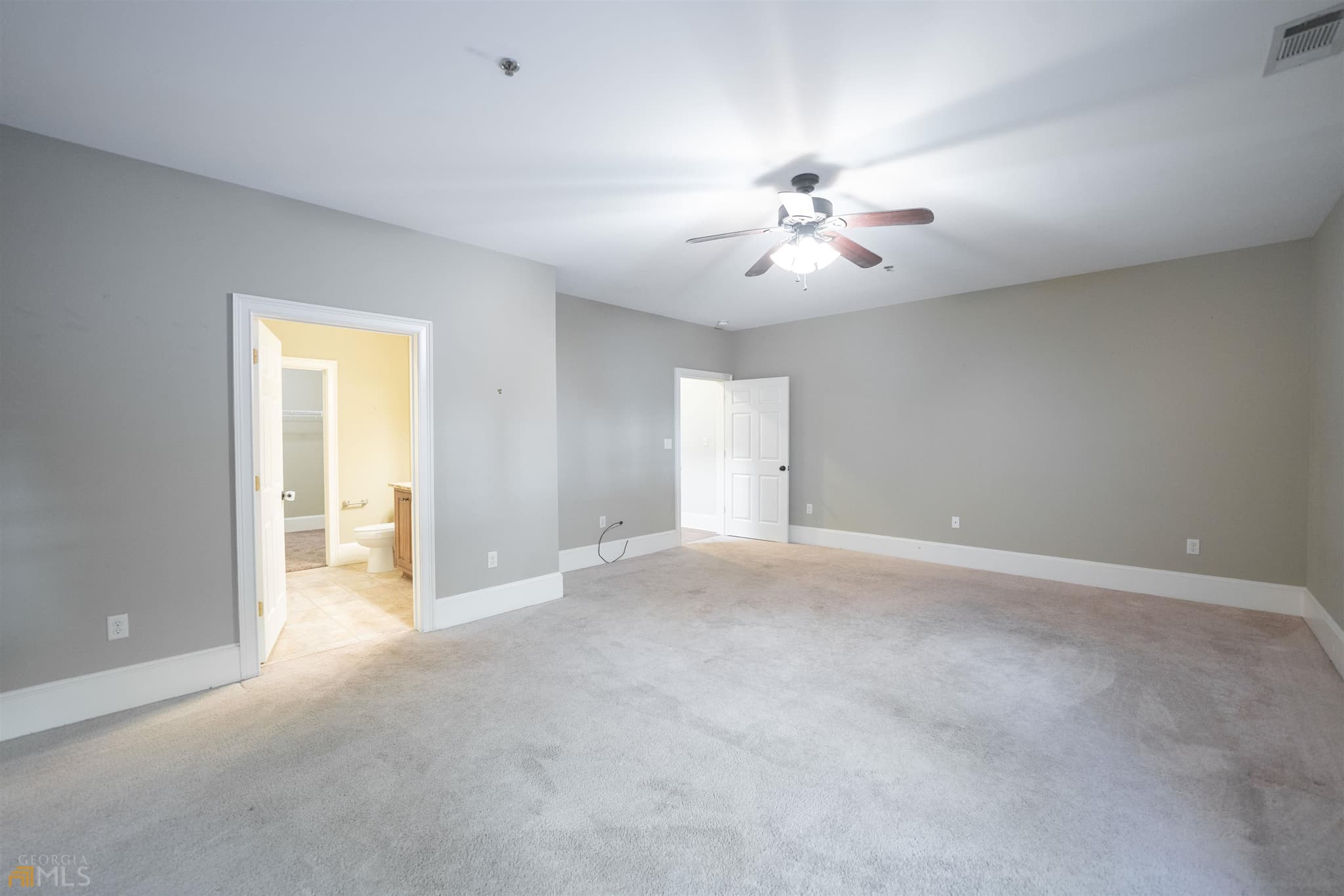 2 bedroom, 2.5 bathroom, 2,182 sq ft loft,single family residence for rent at 315 North Main Street #800, Madison, GA 30650 for $2,400 a month — photo 8
