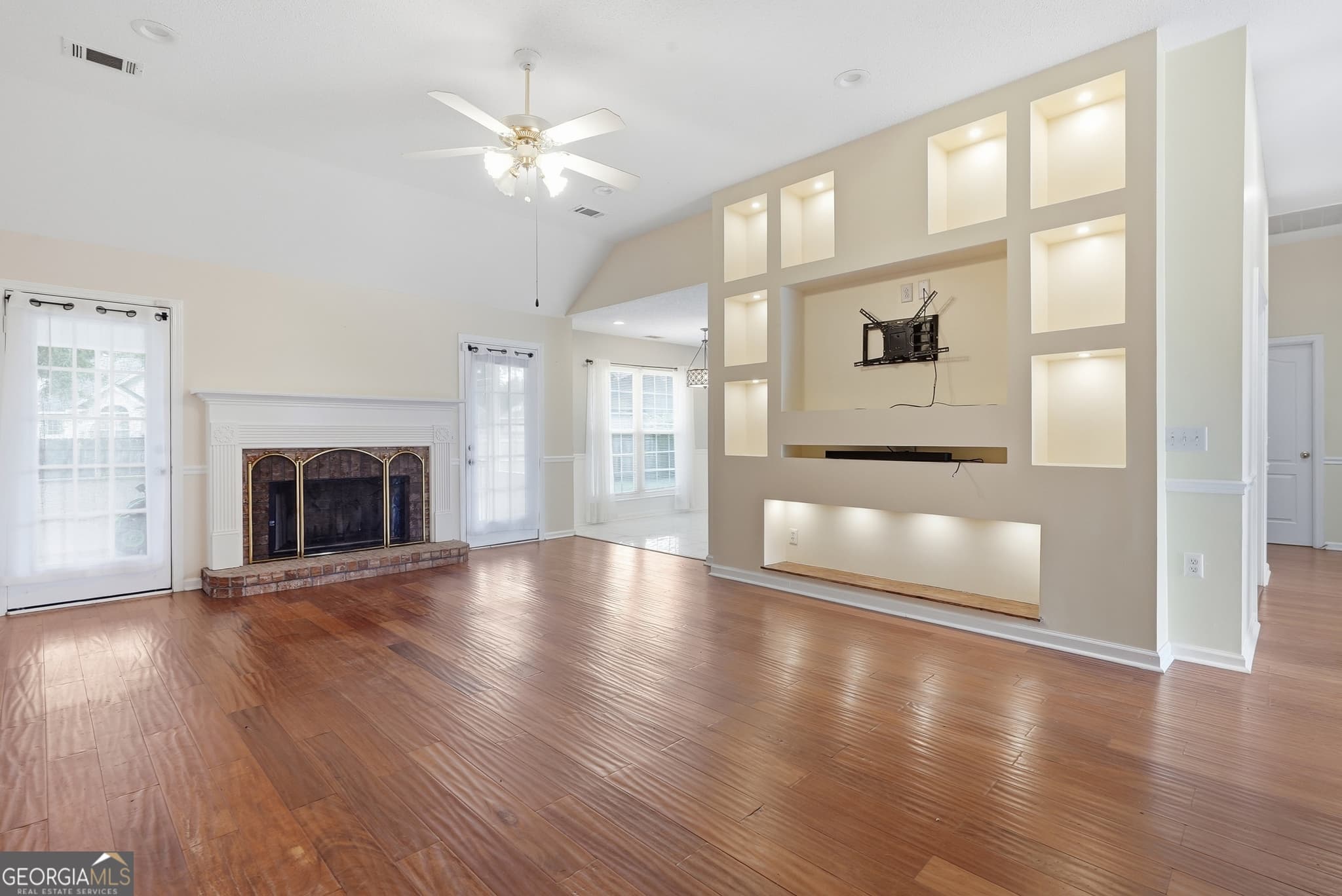 3 bedroom, 2 bathroom, 1,796 sq ft single family residence under contract at 197 Young Way, Richmond Hill, GA 31324 — photo 3