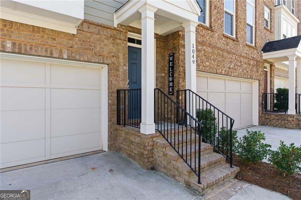 3 bedroom, 2.5 bathroom, 2,349 sq ft townhouse for sale at 1049 Caruso Drive, Buford, GA 30518 — photo 1 of 31