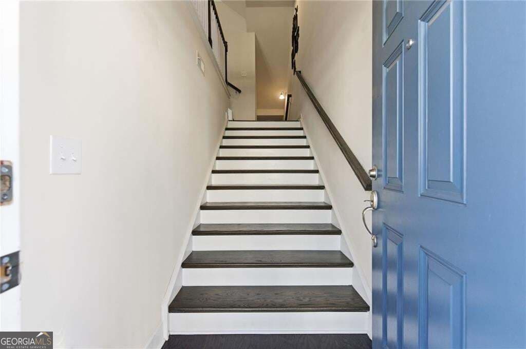 3 bedroom, 2.5 bathroom, 2,349 sq ft townhouse for sale at 1049 Caruso Drive, Buford, GA 30518 — photo 8