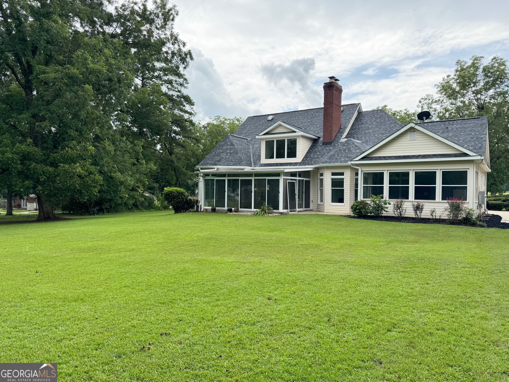 4 bedroom, 3.5 bathroom, 3,195 sq ft single family residence for sale at 113 S Tamie Circle, Kathleen, GA 31047 — photo 4