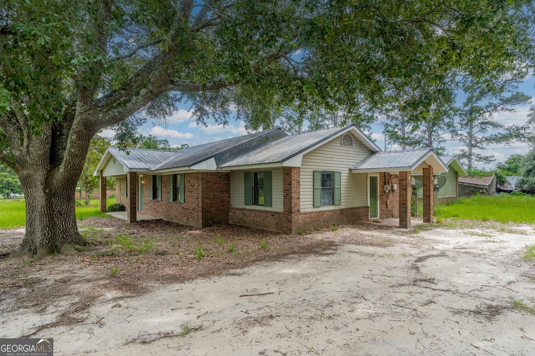 3 bedroom, 2 bathroom, 2,431 sq ft single family residence for sale at 517 Ben Carver Road, Douglas, GA 31535 — photo 5