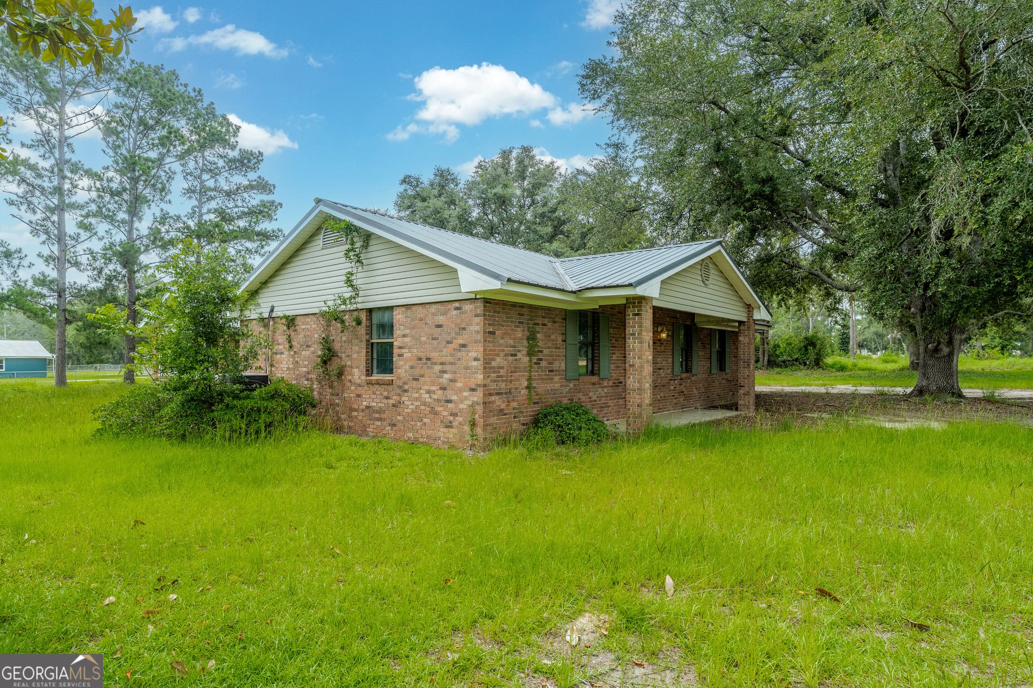 3 bedroom, 2 bathroom, 2,431 sq ft single family residence for sale at 517 Ben Carver Road, Douglas, GA 31535 — photo 4