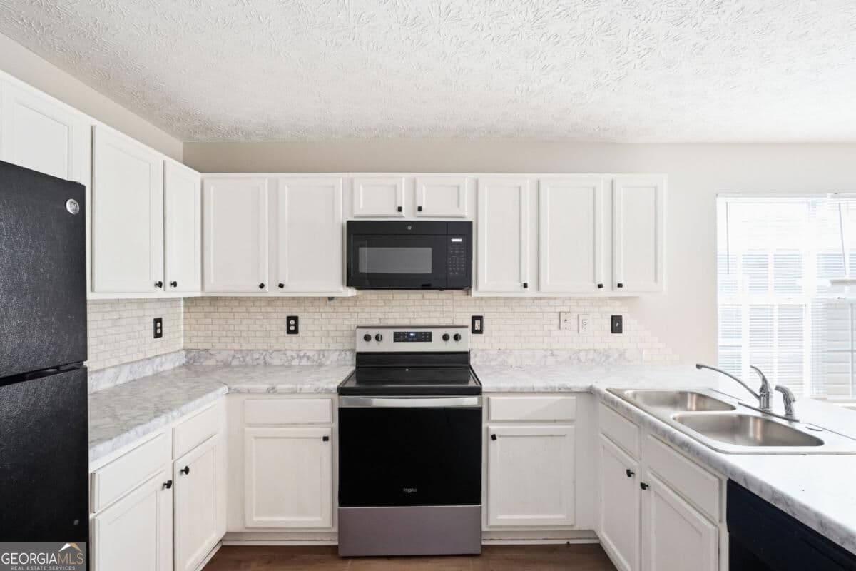3 bedroom, 2 bathroom, 1,299 sq ft single family residence for sale at 923 Carlton Pointe Terrace, Palmetto, GA 30268 — photo 6