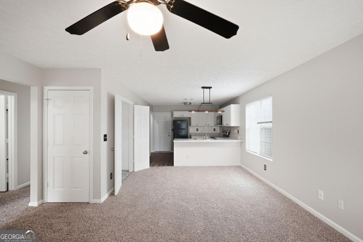3 bedroom, 2 bathroom, 1,299 sq ft single family residence for sale at 923 Carlton Pointe Terrace, Palmetto, GA 30268 — photo 3