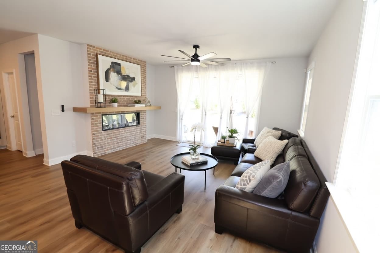 5 bedroom, 3.5 bathroom, 3,137 sq ft single family residence for sale at 623 Cunninghame Court, Peachtree City, GA 30269 — photo 6