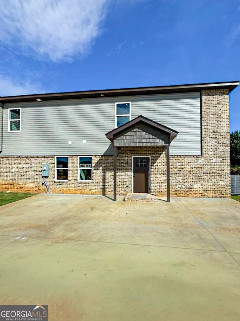 3 bedroom, 2.5 bathroom, 1,697 sq ft townhouse for sale at 258 Beau Claire Circle, Byron, GA 31008 — photo 2