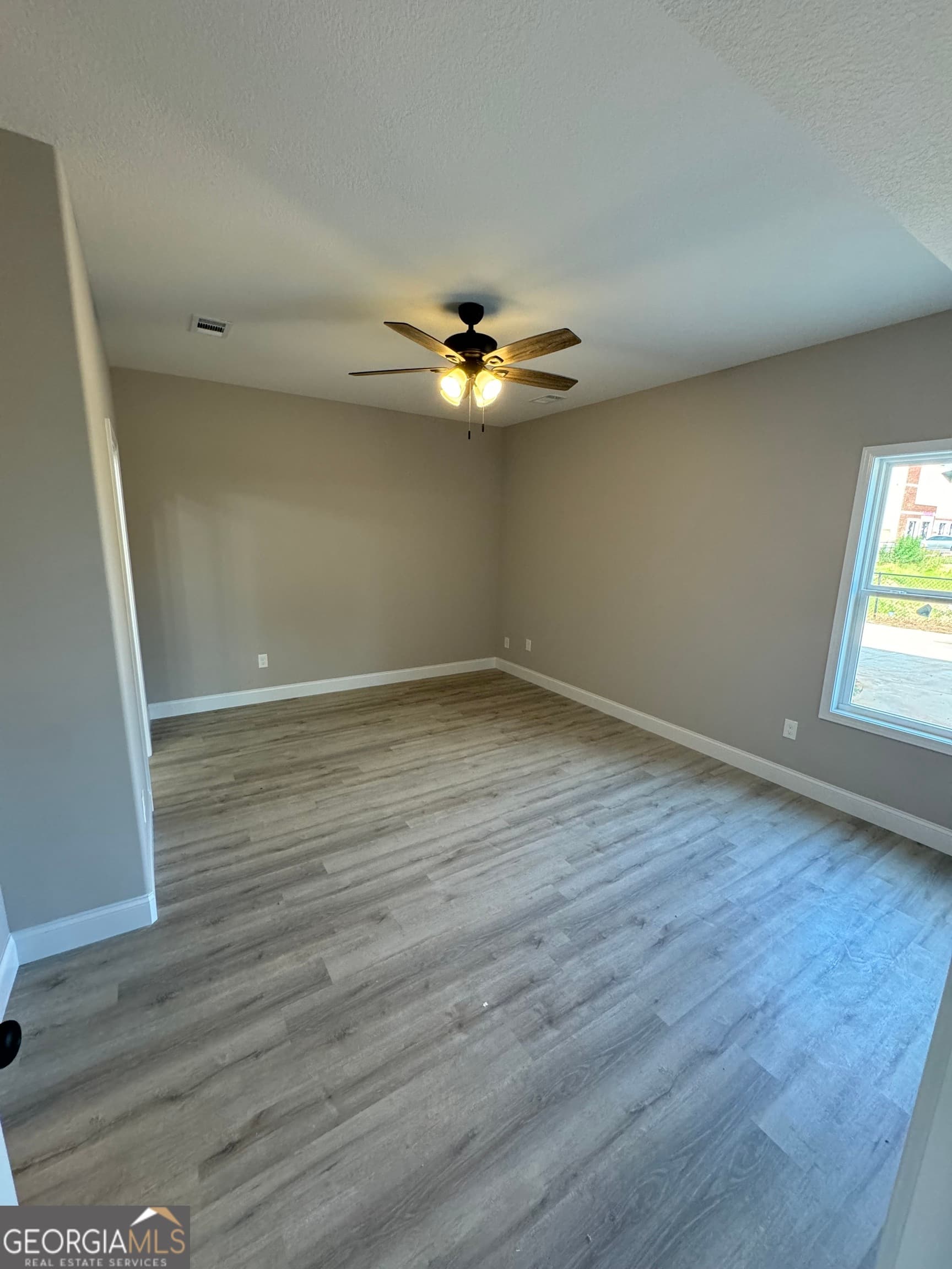 3 bedroom, 2.5 bathroom, 1,697 sq ft townhouse for sale at 258 Beau Claire Circle, Byron, GA 31008 — photo 6