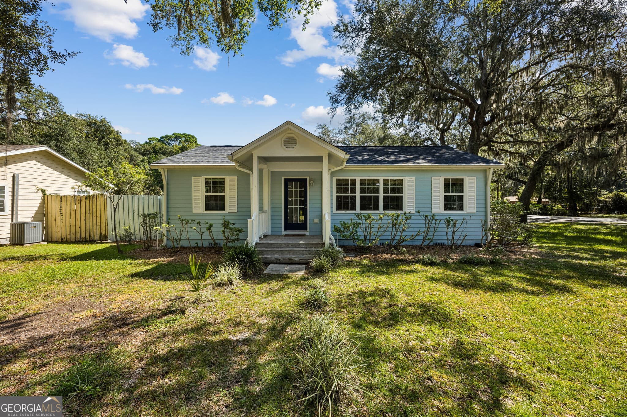 3 bedroom, 2 bathroom, 1,360 sq ft single family residence under contract at 400 Margaret Street, St. Marys, GA 31558 — photo 2
