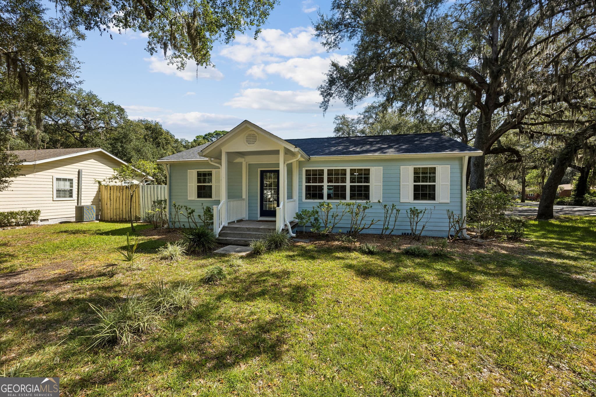3 bedroom, 2 bathroom, 1,360 sq ft single family residence under contract at 400 Margaret Street, St. Marys, GA 31558 — photo 3