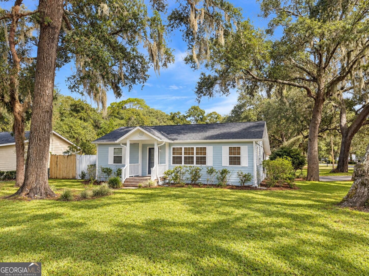 3 bedroom, 2 bathroom, 1,360 sq ft single family residence under contract at 400 Margaret Street, St. Marys, GA 31558