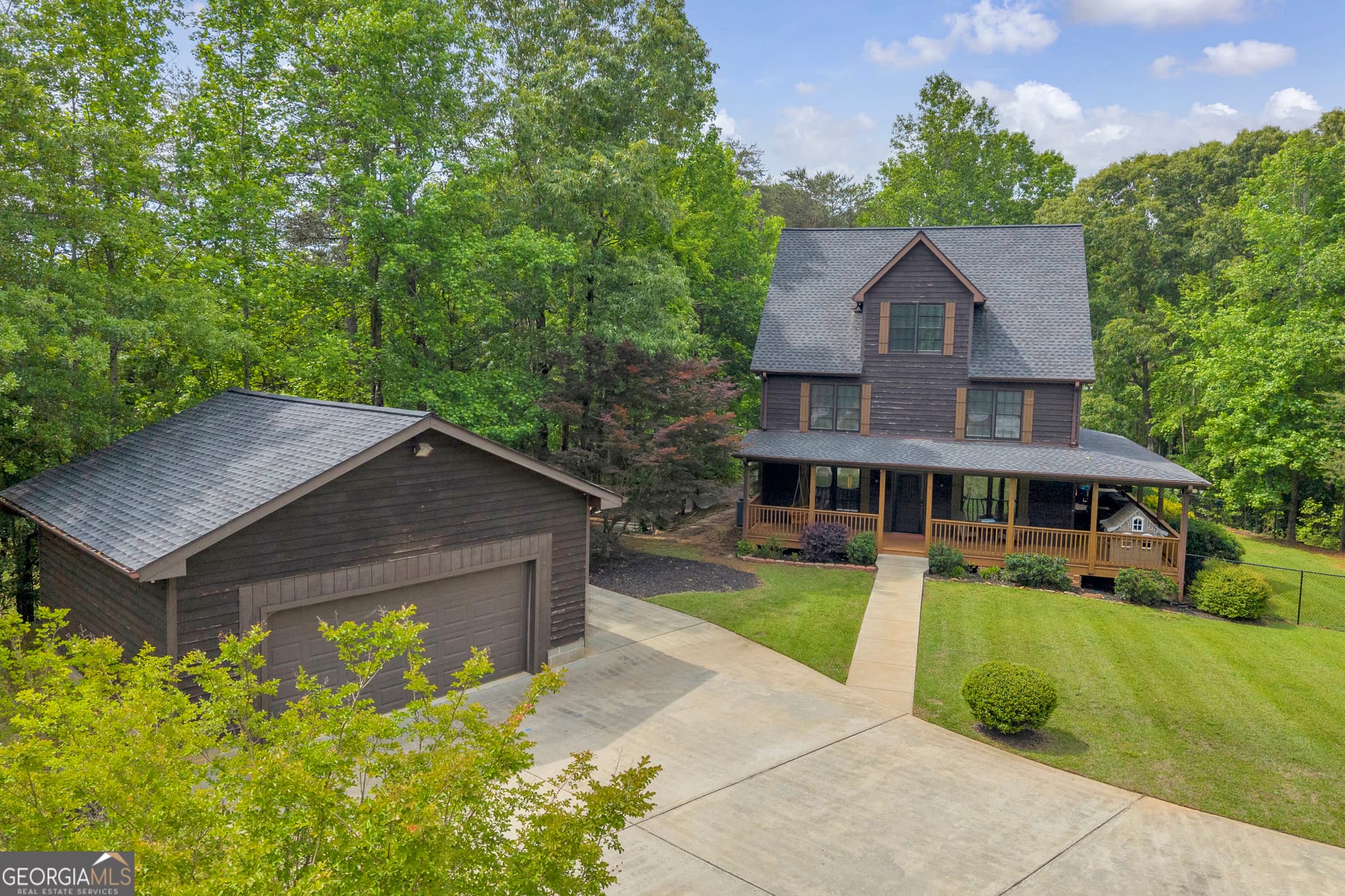 3 bedroom, 2.5 bathroom, 2,560 sq ft single family residence for sale at 946 Riverdale Road, Toccoa, GA 30577 — photo 2