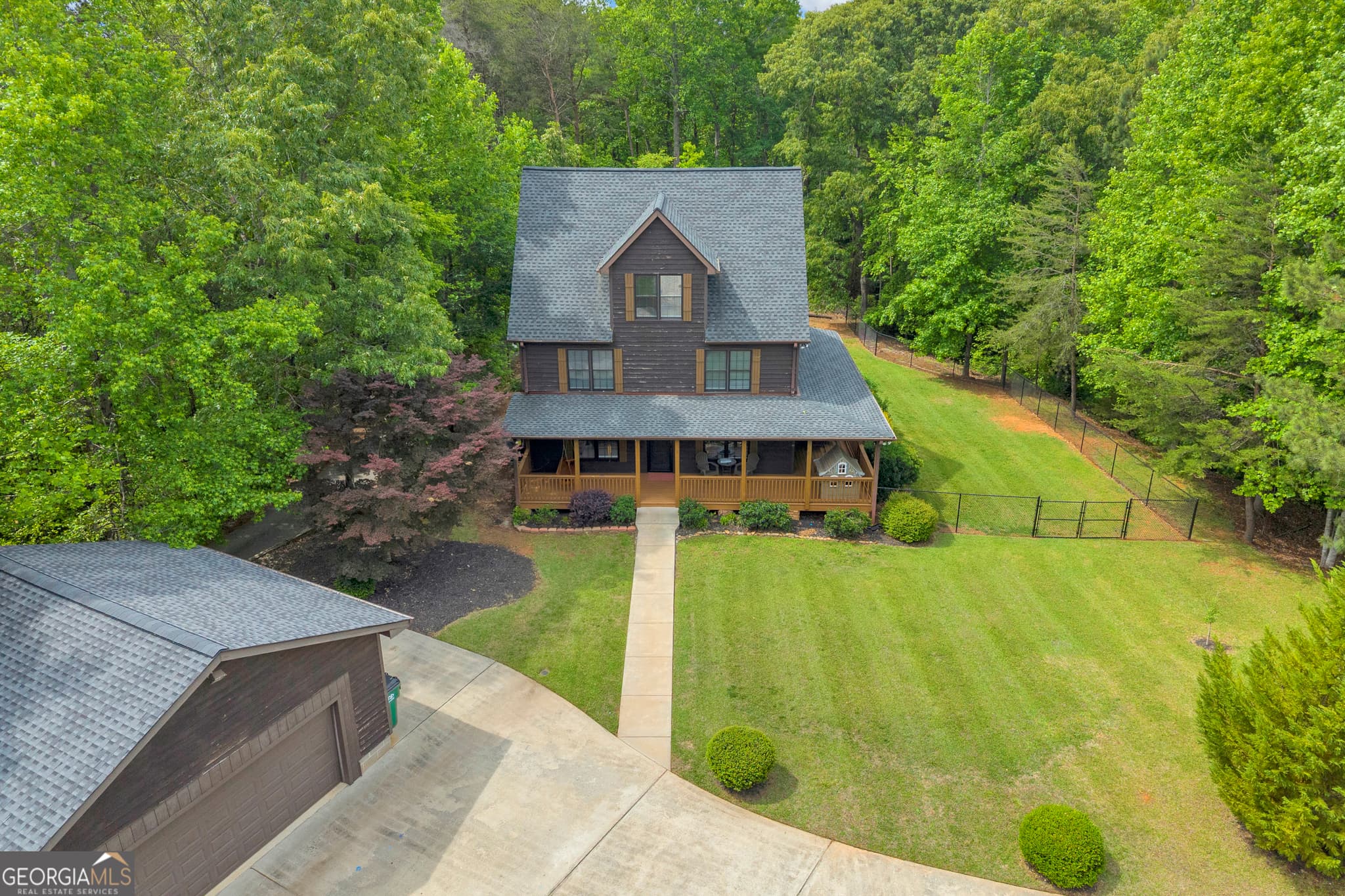 3 bedroom, 2.5 bathroom, 2,560 sq ft single family residence for sale at 946 Riverdale Road, Toccoa, GA 30577