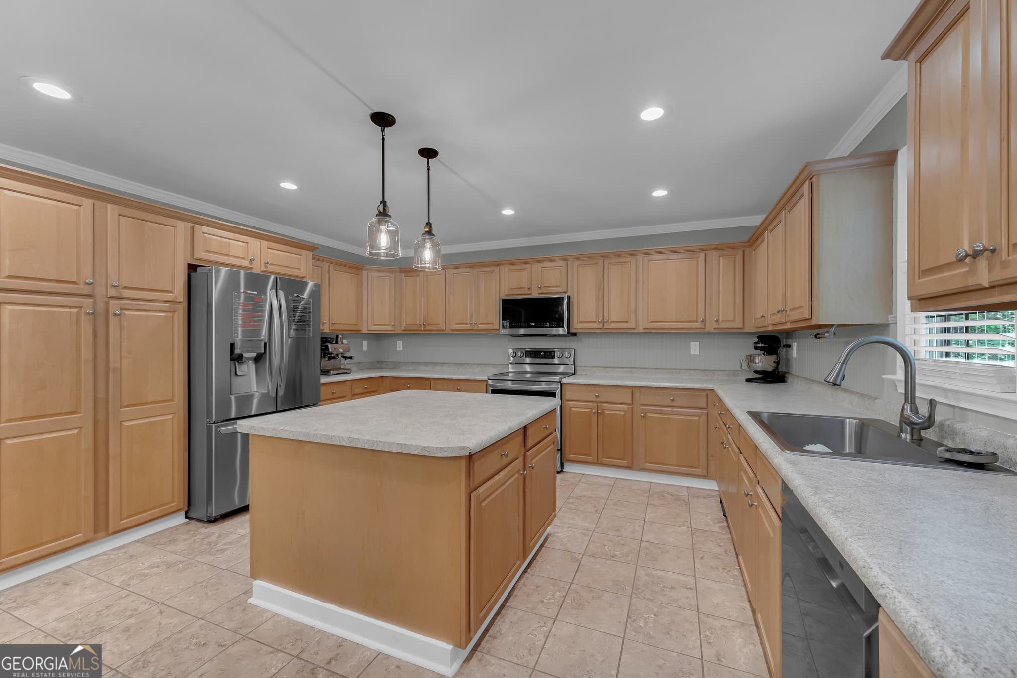 3 bedroom, 2.5 bathroom, 2,560 sq ft single family residence for sale at 946 Riverdale Road, Toccoa, GA 30577 — photo 5
