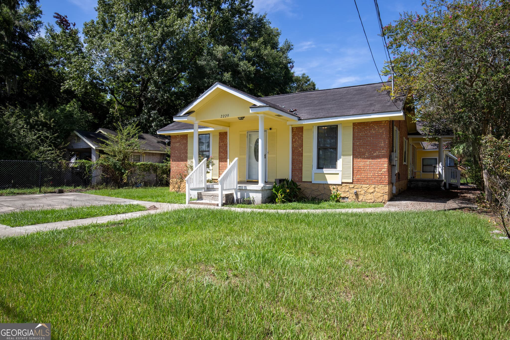 5 bedroom, 3 bathroom, 2,669 sq ft single family residence for sale at 2229 Lee Street, Brunswick, GA 31520 — photo 2