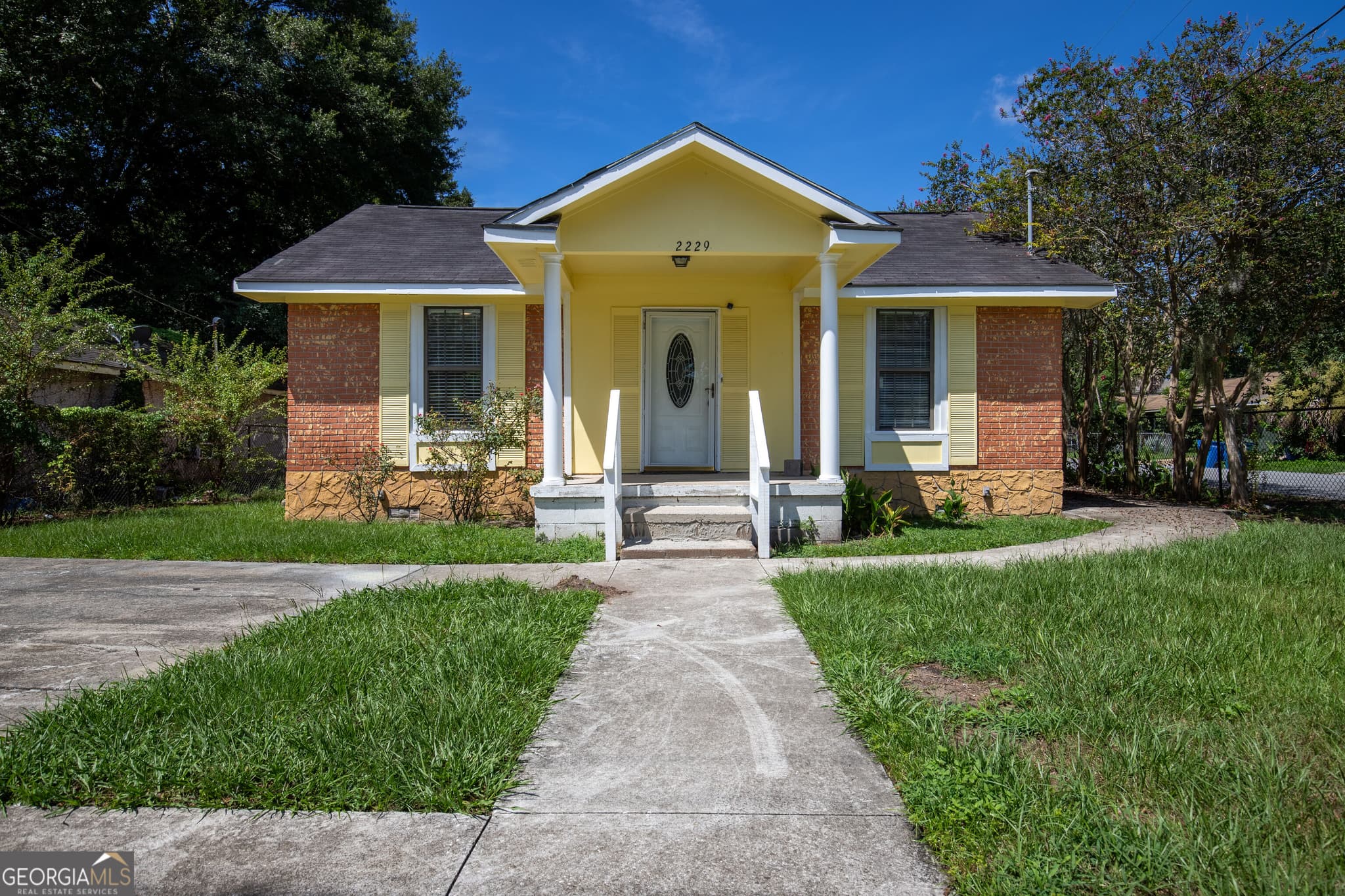 5 bedroom, 3 bathroom, 2,669 sq ft single family residence for sale at 2229 Lee Street, Brunswick, GA 31520 — photo 1 of 28