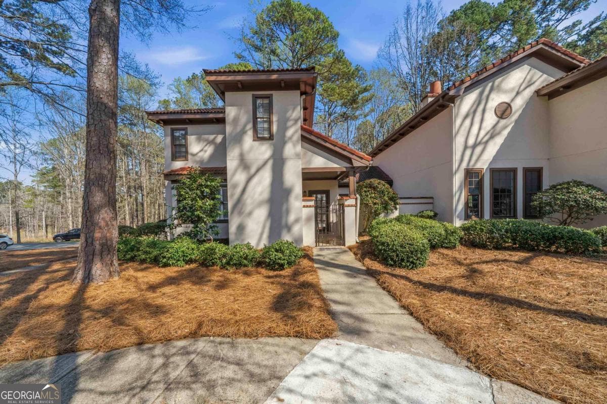 3 bedroom, 2 bathroom, 1,814 sq ft townhouse for sale at 1432 Club Drive, Greensboro, GA 30642 — photo 6