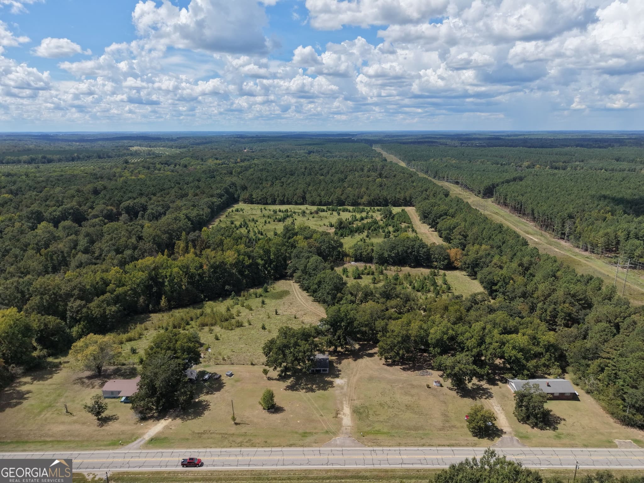 3 bedroom, 2 bathroom, 1,482 sq ft single family residence under contract at 2107 Hwy 15, Sandersville, GA 31082 — photo 3
