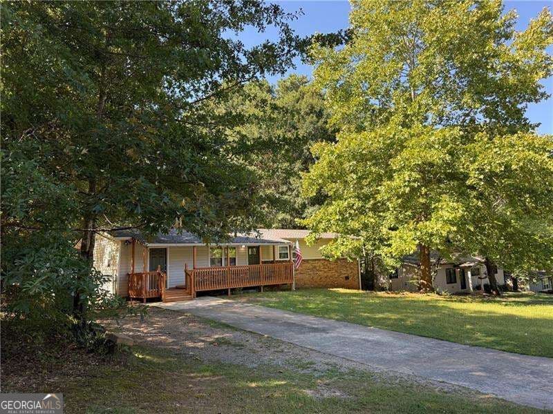 3 bedroom, 2 bathroom, 1,408 sq ft single family residence for rent at 1414 Sycamore Drive, Kennesaw, GA 30152 for $2,200 a month