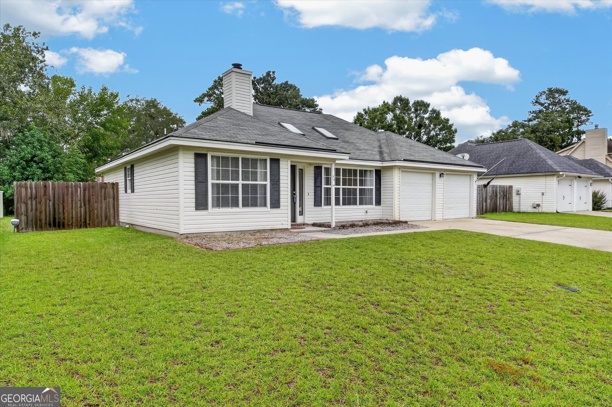 3 bedroom, 2 bathroom, 1,392 sq ft single family residence under contract at 35 Cutler Drive, Savannah, GA 31419 — photo 2
