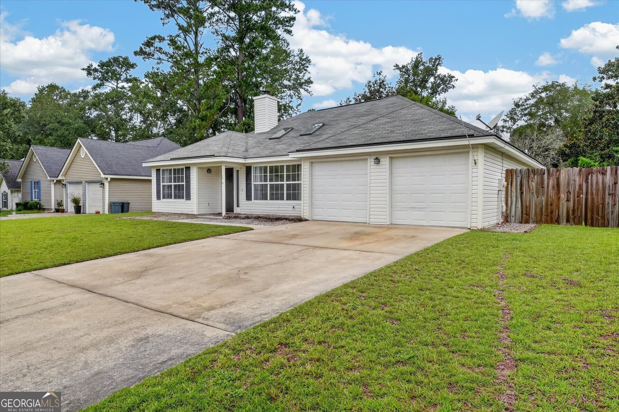 3 bedroom, 2 bathroom, 1,392 sq ft single family residence under contract at 35 Cutler Drive, Savannah, GA 31419 — photo 3