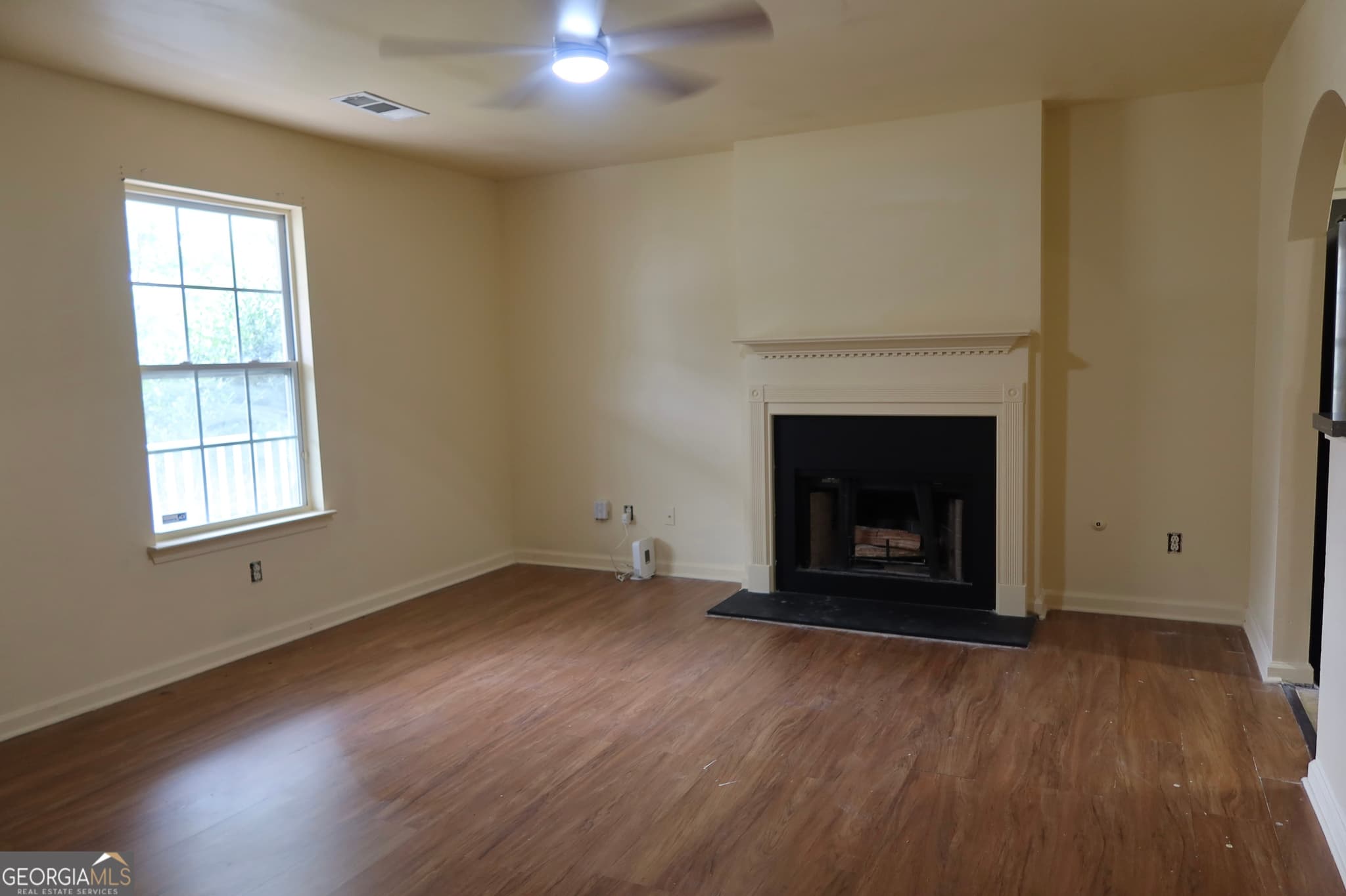 3 bedroom, 2 bathroom, 1,821 sq ft single family residence for sale at 306 Breeze Meadow, Fairburn, GA 30213 — photo 3