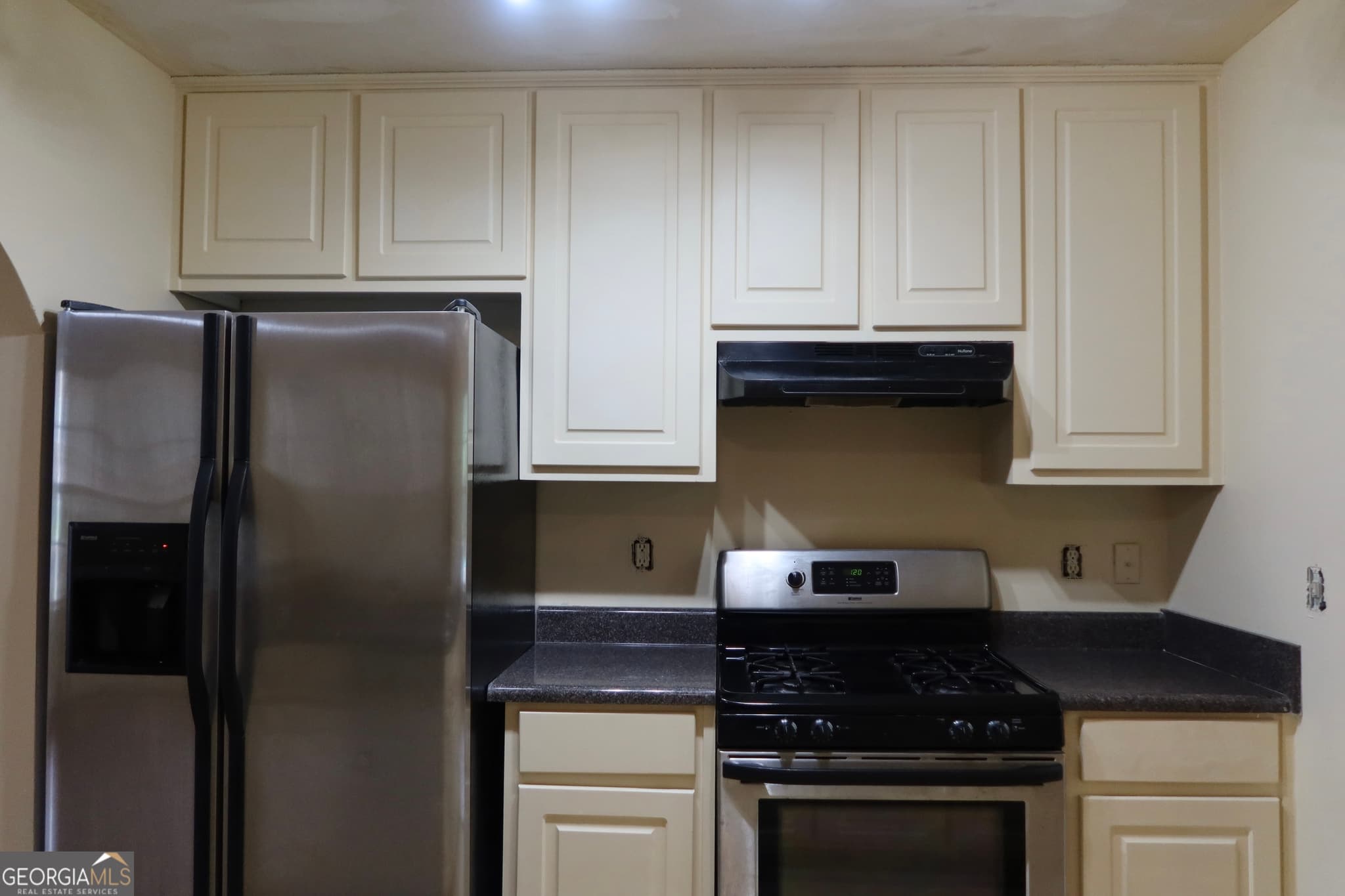 3 bedroom, 2 bathroom, 1,821 sq ft single family residence for sale at 306 Breeze Meadow, Fairburn, GA 30213 — photo 5