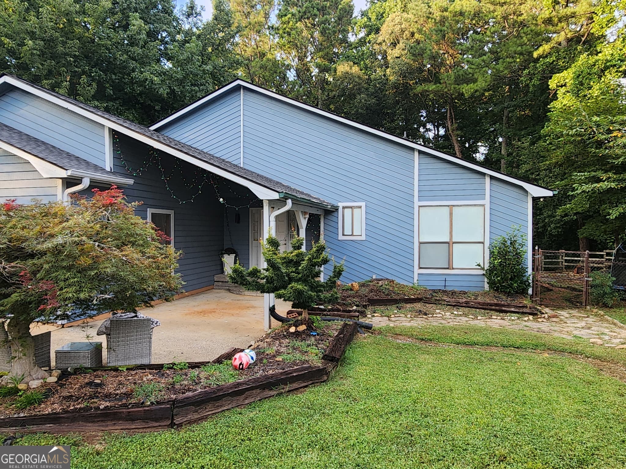 3 bedroom, 2 bathroom, 1,886 sq ft single family residence for sale at 715 Babbling Creek Place, Johns Creek, GA 30022 — photo 2