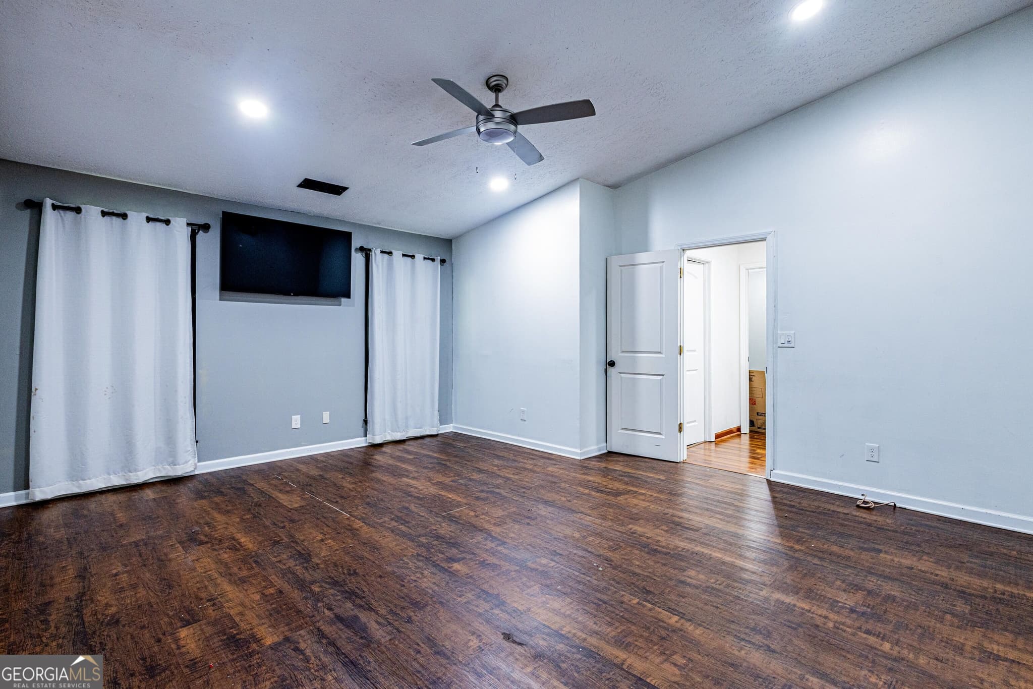 3 bedroom, 2 bathroom, 1,886 sq ft single family residence for sale at 715 Babbling Creek Place, Johns Creek, GA 30022 — photo 9